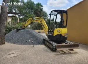 Aménagement cour aménagement cour avec gravillon chez un particulier dans une commune de saint Bres, à côte de Castelnau le lez