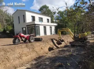 Création Talus Création Talusà Sussargues avec tracteur, david nottin, travaux pour commune et particulier, entreprise à vauvert, Aimargues, saint Bres, Castelnau