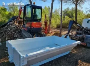 Dépose de benne minipelle et évacuation gravats en bois par David Nottin, à Sussargues, Baillargues, Vendargues, tractopelle, minipelles, Mauguio, Vendargues, Vauvert, Castries, Aimargues, lunel, par David Nottin pour les particulier ou les professionnels