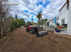Pelouse avec matériel ATC Pelouse avec matériel ATC sur une commune de vauvert par david nottin