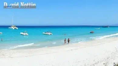 promenade en mer, plage de saint florent, en corse, départ excursion maritime vers des plages mythiques