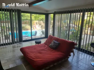 studio-sussargues-montpellier-futon-confortable-piscine